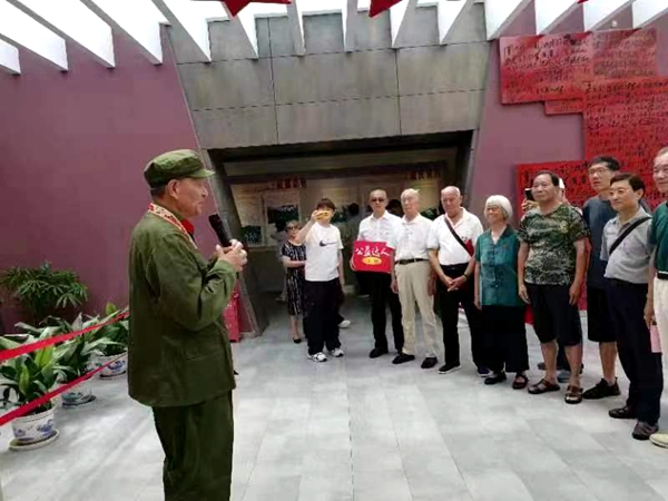 讲解抗战故事.jpg