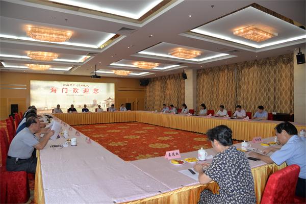 海门召开老干部座谈会.JPG