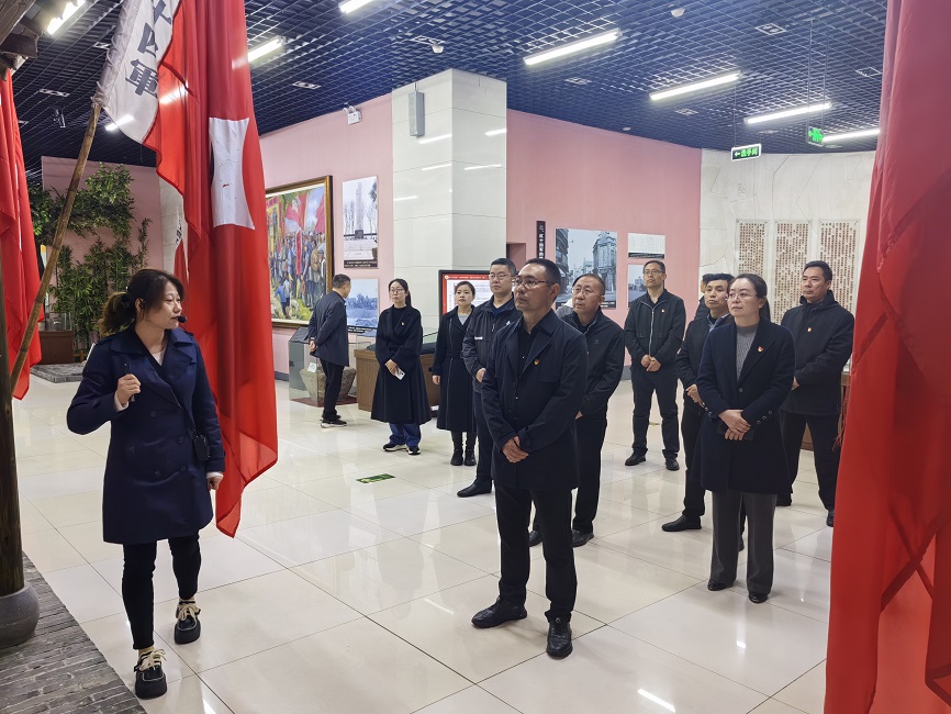 参观学习.jpg 参观学习.jpg